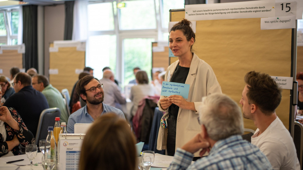 Diskussion beim Bürgerrat Demokratie